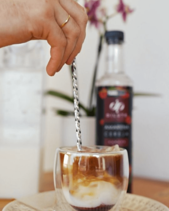 CAFÉ GELADO COM CEREJA